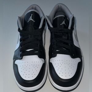 Men Air Jordan 1 Lows Black and White Size 10